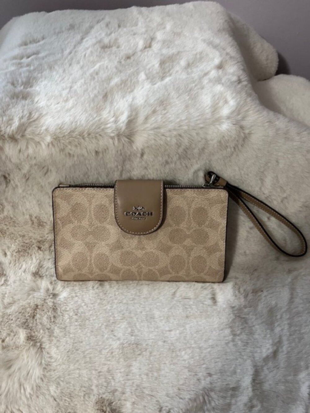 Coach - Wristlet/Wallet/Phone Case - Taupe